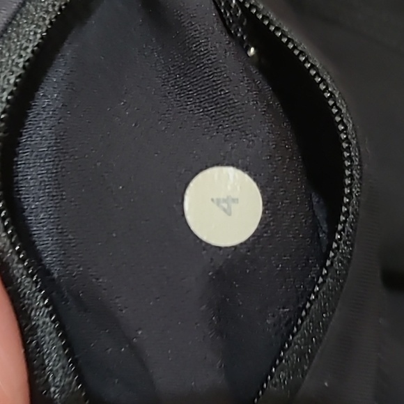 Black Lululemon size 4 capris - Picture 3 of 5